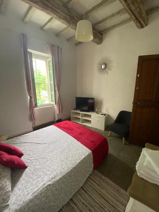Hotel Aux Pieds Tanques Barbentane Exteriér fotografie
